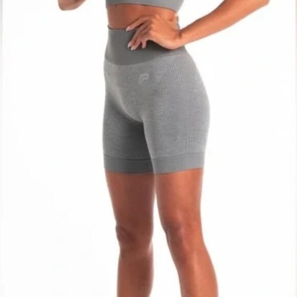 Seamless Pursue Fitness Adapt Shorts - Picture 1 of 4
